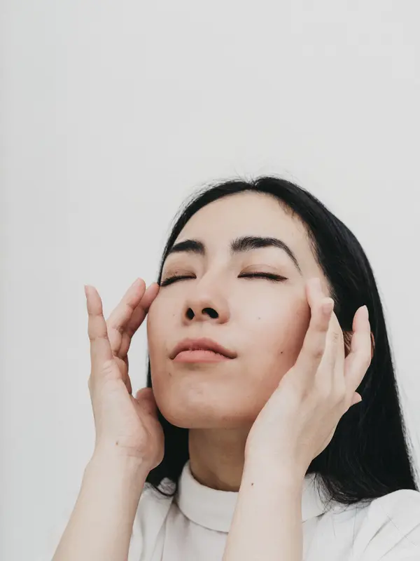 Ilustrasi moisturizer untuk kulit sensitif. (dok. Scandinavian Biolabs/Unsplash.com)