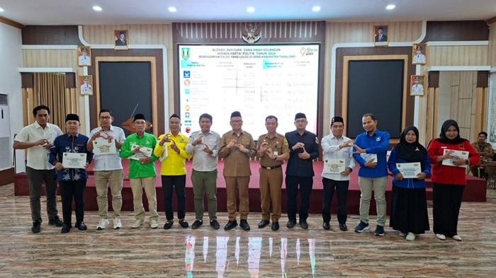 Bupati Tabalong serahkan dana hibah bantuan parpol