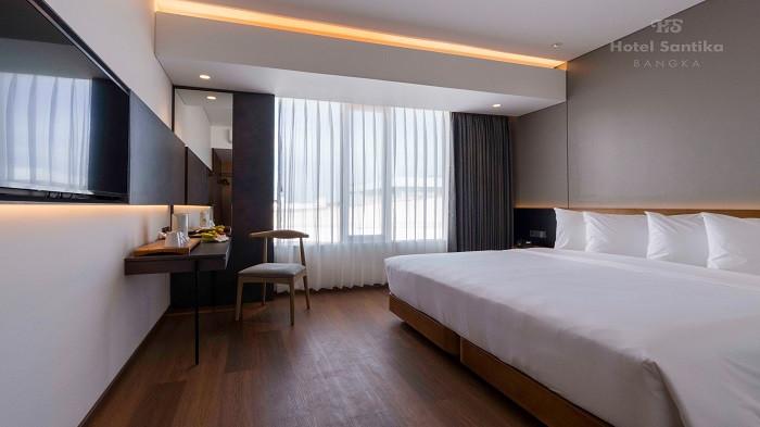 Kamar Superior Hollywood di Hotel Santika Bangka