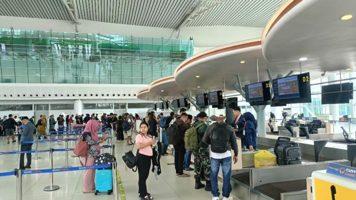 EFEK ERUPSI KRAKATAU - Penumpang di Bandara SAMS Sepinggan Balikpapan ramai-ramai alihkan rute penerbangan, Senin (7/9/2026). Rute Surabaya dan Solo paling banyak dituju. 