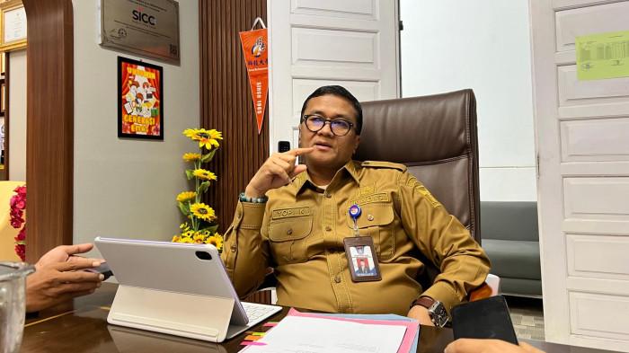 SPMB- Kepala Dinas Pendidikan dan Kebudayaan Kota Padang, Yopi Krislova saat ditemui Senin (22/6/2026). Sebagai bentuk kompensasi dan pemenuhan hak pelayanan publik akibat gangguan teknis tersebut, Disdikbud Kota Padang memutuskan untuk memperpanjang masa pendaftaran online.