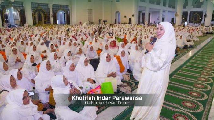 MAULID NABI - Ketua Umum Dewan Pembina PP Muslimat NU yang juga selalu Gubernur