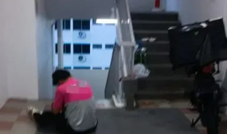 Gegara Kurir Mangkal, Warga Keluhkan Sampah Makanan hingga Kaleng Bir
