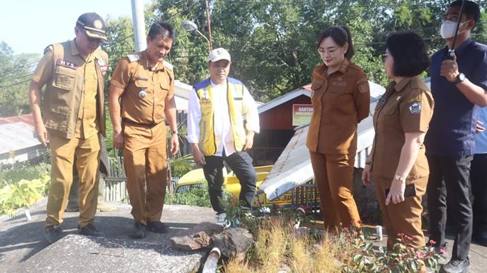 Wakil Wali Kota Tomohon Sendy Rumajar tinjau penyaluran air bersih 1