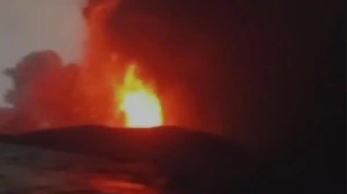 ILUSTRASI ERUPSI GAK- Tangkap layar video viral erupsi Gunung Anak Krakatau. Gunung Anak Krakatau kembali mengalami erupsi pada Minggu (6/9/2026) sekitar pukul 06.00 WIB. Sebaran abu vulkanik akibat aktivitas tersebut semakin meluas, termasuk ke wilayah Lampung.