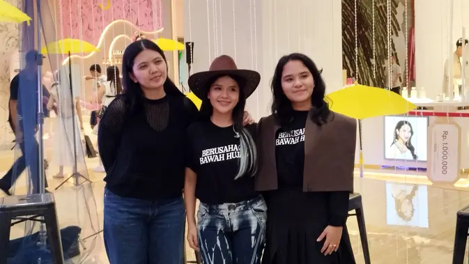 Idgitaf Siapkan Pementasan Berusaha di Bawah Hujan.  (M Altaf Jauhar/ Liputan6.com)