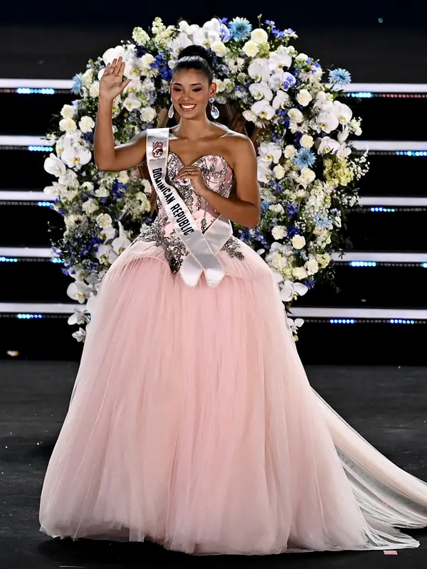 Joheirry Mola Dominguez dari Republik Dominika merayakan kemenangannya setelah dimahkotai sebagai Miss World edisi ke-75 di 2 April Square, Nha Trang, Provinsi Khanh Hoa, pada 5 September 2026. (Nhac NGUYEN/AFP)