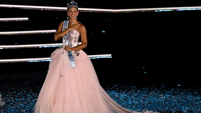 Joheirry Mola Dominguez dari Republik Dominika merayakan kemenangannya setelah dimahkotai sebagai Miss World edisi ke-75 di 2 April Square, Nha Trang, Provinsi Khanh Hoa, pada 5 September 2026. (Nhac NGUYEN/AFP)