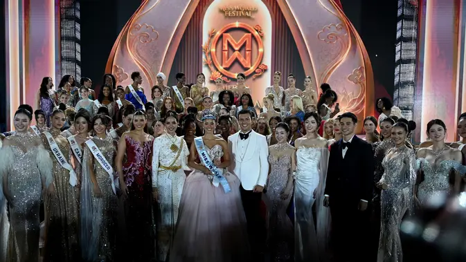 Joheirry Mola Dominguez dari Republik Dominika merayakan kemenangannya setelah dimahkotai sebagai Miss World edisi ke-75 di 2 April Square, Nha Trang, Provinsi Khanh Hoa, pada 5 September 2026. (Nhac NGUYEN/AFP)