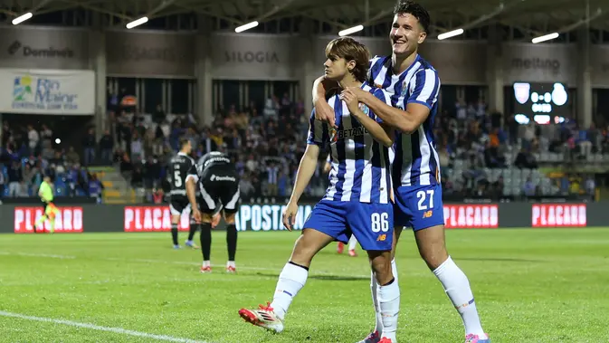 Gelandang FC Porto Rodrigo Mora (kiri). (AFP/Filipe Amorim)
