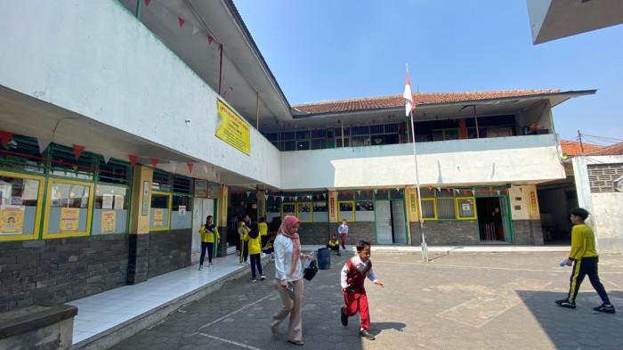 DIKOSONGKAN - Suasana di SDN 026 Bojongloa, Kota Bandung, Jawa Barat, Kamis 27 Agustus 2026 yang akan segera dikosongkan. Tribun Jabar/Hilman Kamaludin.
