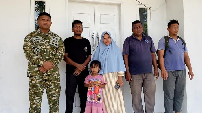 DI DEPAN RUMAH BARU GURU NGAJI DI ACEH UTARA_3
