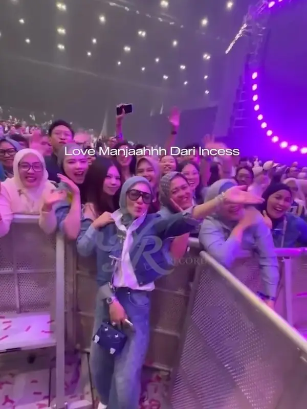 Syahrini nonton Kahitna (instagram.com/syr.records)