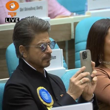71st National Film Awards: Shah Rukh Khan greets crowd with folded hands as he receives Best Actor award; joins Rani Mukerji in recording Vaibhavi Merchant's big win