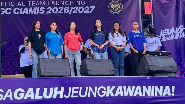 SKUAD DAN JERSEY - Persatuan Sepakbola Galuh Ciamis (PSGC) resmi memperkenalkan skuad dan jersey terbarunya untuk menghadapi kompetisi Liga 2 Championship musim 2026/2027 yang digelar di DOI Hotel dan Resto, Kecamatan Cijeungjing, Kabupaten Ciamis, Selasa (8/9/2026).