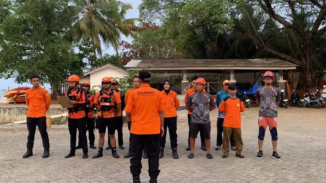 Tim SAR gabungan memperluas area pencarian speed boat yang hilang kontak di perairan Selat Sunda, Kabupaten Pandeglang, Banten.