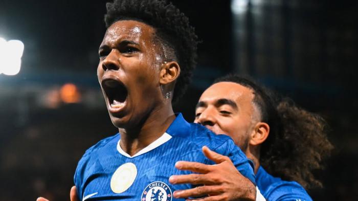 TERSENYUM - Penyerang Chelsea, Estevao mencetak gol kemenangan timnya saat melawan Liverpool di Stamford Bridge, Minggu (5/10) dini hari WIB. Chelsea menang dengan skor akhir 2-1 atas Liverpool pada matchday 7 Liga Inggris 2025/2026. (Instagram Chelsea)