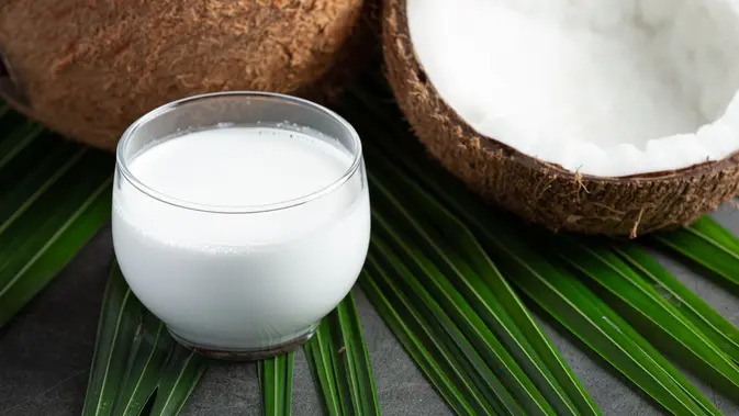 Ilustrasi santan kelapa (Image by jcomp on Freepik)