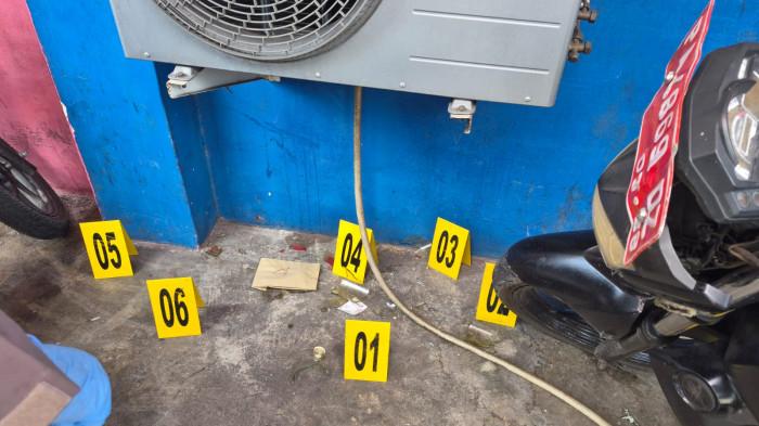 TEROR BOM MOLOTOV - Olah TKP di depan Kantor Komnas HAM Perwakilan Papua di Jalan Soasio, Dok V Bawah, Distrik Jayapura Utara, Kota Jayapura, Papua dilempari bom molotov oleh Orang Tak Dikenal (OTK), Rabu (9/9/2026) sekitar pukul 10.15 WIT. (dok. Komnas HAM for Tribun Papua)