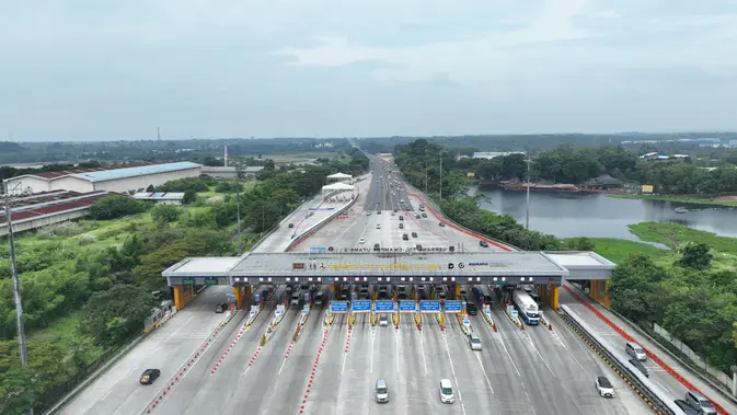 Lalu Lintas keluar Jabotabek menuju arah Trans Jawa melalui GT Cikampek Utama. (Dok Jasa Marga)
