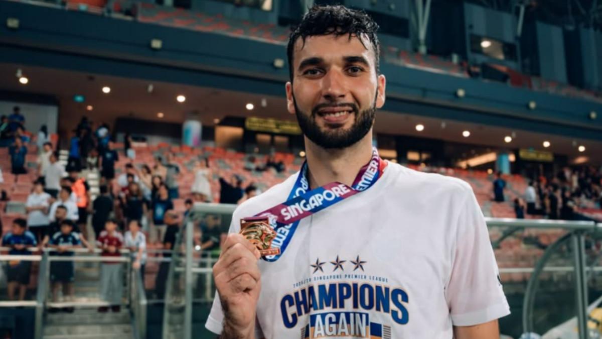 POTRET PESEPAK BOLA - Ivan Susak mengunggah momen saat merayakan gelar juara bersama Lion City Sailors, (18/5/2026). Kiper asal Kroasia itu kini dikaitkan dengan Persib Bandung.