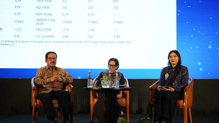 DISKUSI  -  Aradita Priyanti, Direktur Operasional dan Keuangan PT Sarana Multi Infrastruktur (SMI), juga hadir sebagai keynote speaker dalam acara Balinomics 2026 (duduk di tengah).