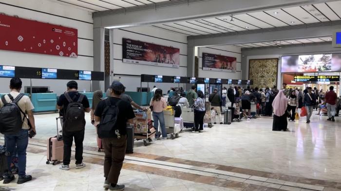 GELIAT BANDARA SOETTA - Suasana di Bandara Internasional Soekarno-Hatta, Tangerang, Banten, terpantau kembali ramai dan berdenyut pada Selasa pagi (8/9/2026)