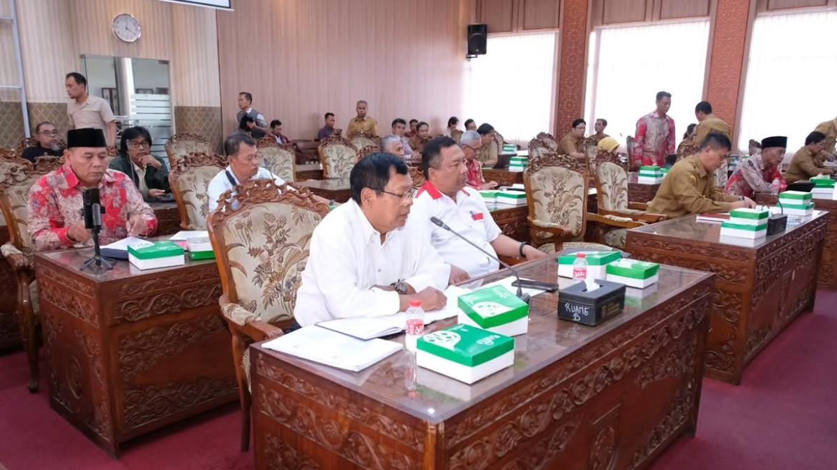 DPRD SUKOHARJO - Komisi I DPRD Kabupaten Sukoharjo menerima audiensi perwakilan Badan Permusyawaratan Desa (BPD) dari sejumlah wilayah yang mempertanyakan kepastian payung hukum pelaksanaan Pemilihan Kepala Desa (Pilkades) serentak yang dijadwalkan berlangsung pada 10 Desember 2026 mendatang.