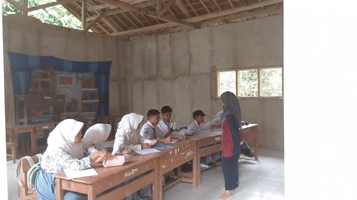 Rosmiati SMA Al-Kautsar, Cigalontang