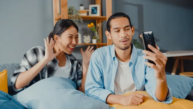 Kenali cara menentukan batasan posting hubungan di media sosial. (Foto/Dok: freepik.com/tirachardz)
