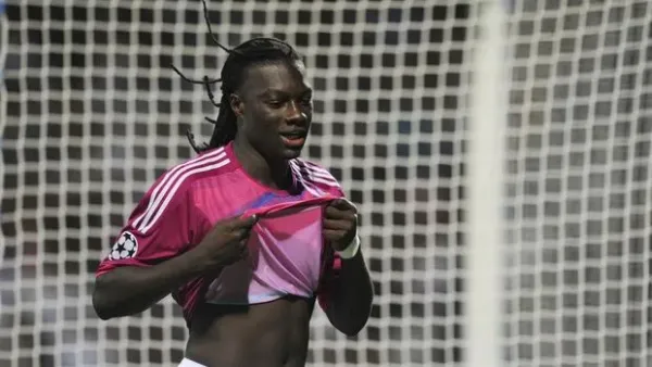 Lyon's French forward Bafetimbi Gomis reacts after missing a goal during the Champions League football match Olympique de Lyon vs Dinamo Zagreb on September 27, 2011 at the Gerland stadium in Lyon, southeastern France.  AFP PHOTO / PHILIPPE DESMAZES (Photo credit should read PHILIPPE DESMAZES/AFP via Getty Images)