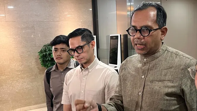 Dude Harlino Serahkan Honor Brand Ambassado PT DSI ke Bareskrim (Foto: Ady Anugrahadi/Liputan6.com)