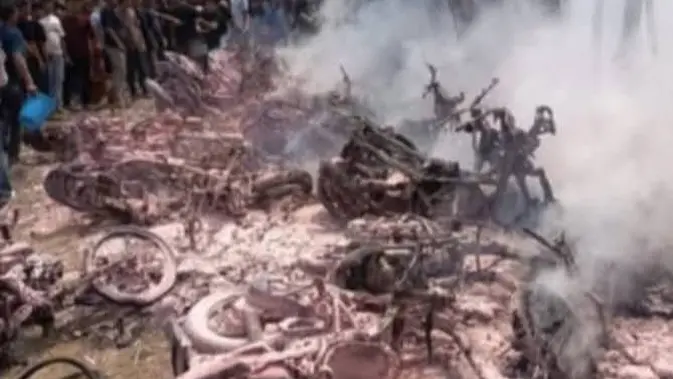 Kobaran api hanguskan 26 motor milik buruh sebuah pabrik di Demak. (Dok. Istimewa)