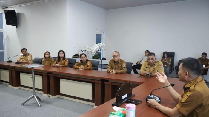 RAKOR - Bupati Minahasa Tenggara (Mitra) Ronald Kandoli, memimpin Rapat Koordinasi (Rakor) YRRZXR