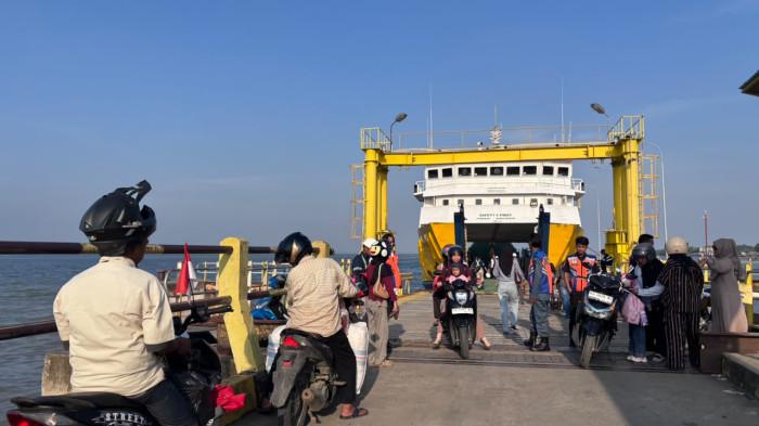 JADWAL FERI - Suasana di Pelabuhan penyeberangan Sei Jepun, Nunukan Selatan. Intip jadwal kapal feri KMP Manta II rute Nunukan ke Sebatik pekan ini yang dilengkapi tarif terbaru.  (TribunKaltara.com/Fatimah Majid).