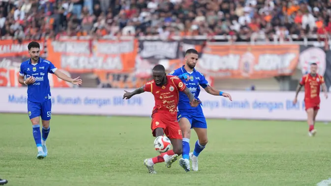 Sebaliknya, Persib makin kukuh di puncak. Pasukan Bojan Hodak itu mengemas 75 poin dalam 32 penampilan. Untuk sementara, Maung Bandung unggul tiga angka atas pesaing terdekatnya, Borneo FC Samarinda. (Dok Pesija)