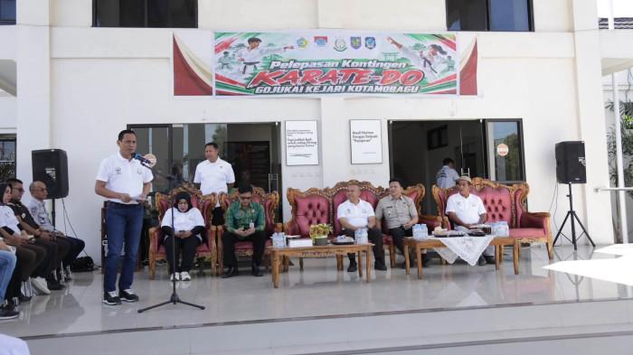 Weny melepas Kontingen Karate Do Dojukai