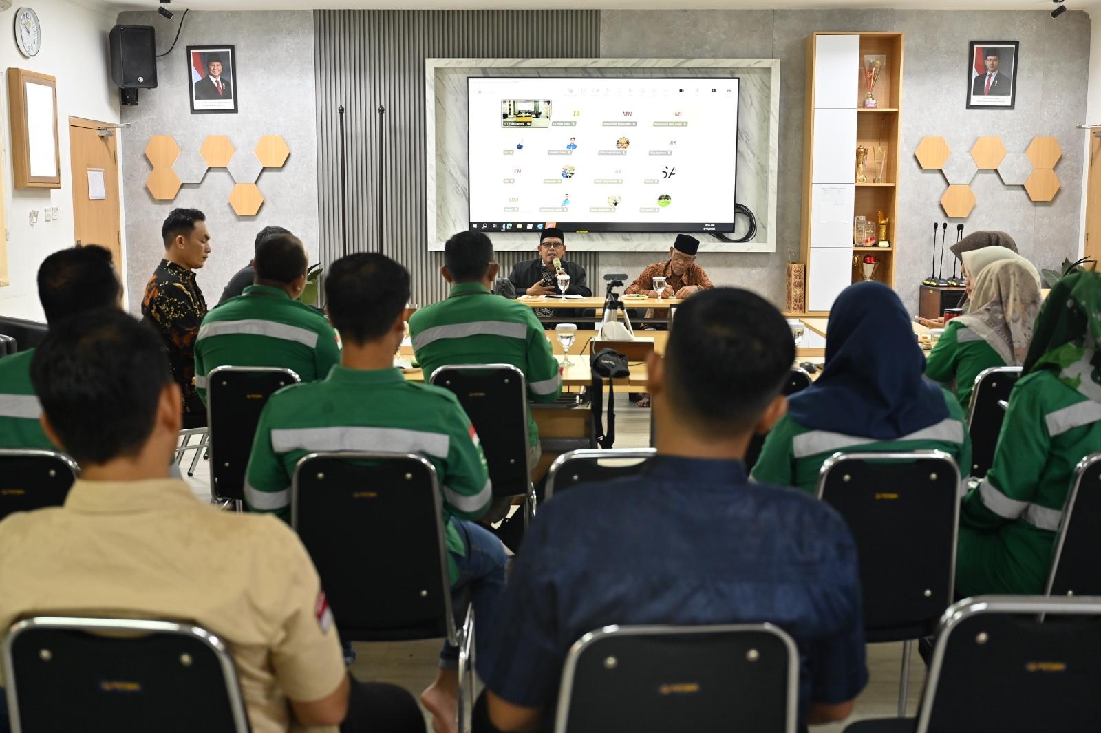 Baitul Mal Aceh Barat dan PT Mifa Bersaudara (MIFA) menggelar sosialisasi Zakat, Infak, Sedekah, dan Wakaf (ZISWAF) kepada karyawan, Kamis (10/09/26).