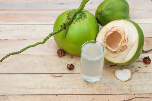 Benarkah Air Kelapa Bantu Ringankan Gejala Cacar Air pada Anak?