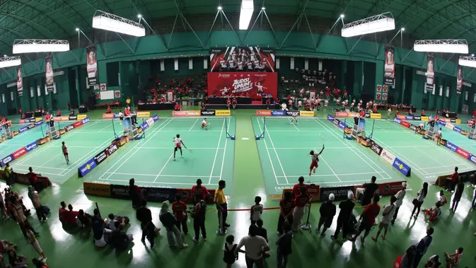 Suasana Audisi Umum PB Djarum Kudus 2026 yang telah memasuki hari kedua, Kamis (10/9/2026). Para peserta masih menjalani fase screening untuk lolos ke babak selanjutnya hingga mendapatkan Super Tiket. (Bola.com/PB Djarum)