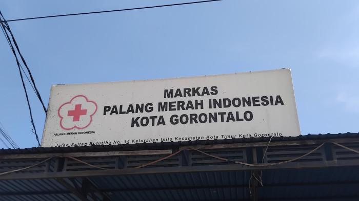 DARAH -- PMI Kota Gorontalo menangani kebutuhan darah untuk sekitar 11 rumah sakit di Provinsi Gorontalo dengan jumlah darah yang keluar mencapai 800 hingga 1.000 kantong setiap bulan. PMI mengajak masyarakat lebih rutin mendonorkan darah untuk membantu memenuhi kebutuhan pasien yang membutuhkan transfusi.
