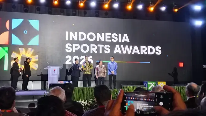 Indonesia Sports Summit Djarum Foundation, BRI, dan APT. Indofood CBP Sukses Makmur mendapat penghargaan