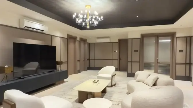 Model Chandelier di Rumah Baru Tasya Farasya/ Youtube Tasya Farasya