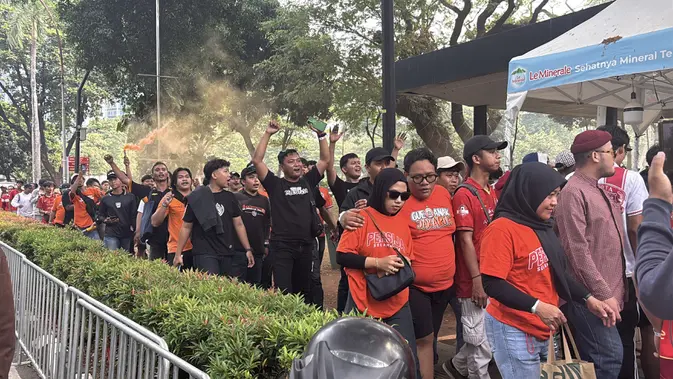 The Jakmania dari luar Jakarta ikut padati SUGBK. (Liputan6.com/ Ady Anugrahadi)