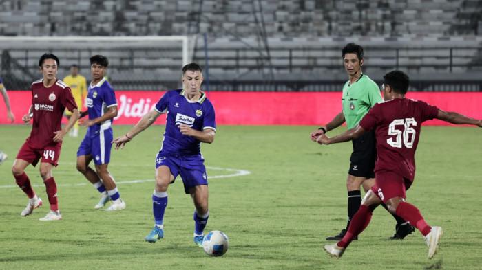 DEBUT PERALTA - Mariano Peralta akhirnya menjalani pertandingan debutnya bersama Persib Bandung saat melawan Persija Jakarta di Piala Presiden 2026 di Stadion Kapten I Wayan Dipta, Selasa (4/8/2026) malam WIB.