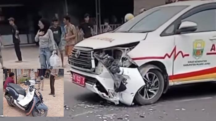 RINGSEK - Bagian depan ambulans yang dikabarkan dari Sungai Bahar, Muaro Jambi, ringsek setelah terlibat kecelakan pada Sabtu (12/9/2026). Inset: sepeda motor yang terlibat kecelakaan dengan ambulans.