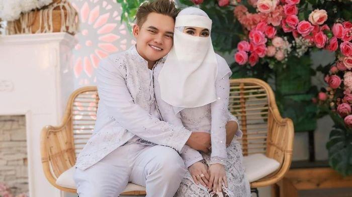 Dodhy Hardiyanti atau yang lebih Dodhy Kangen Band dan istrinya Ayu Rizky
