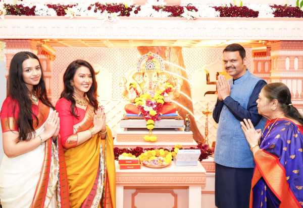 Amruta and Divija Fadnavis Ganesh Chaturthi look