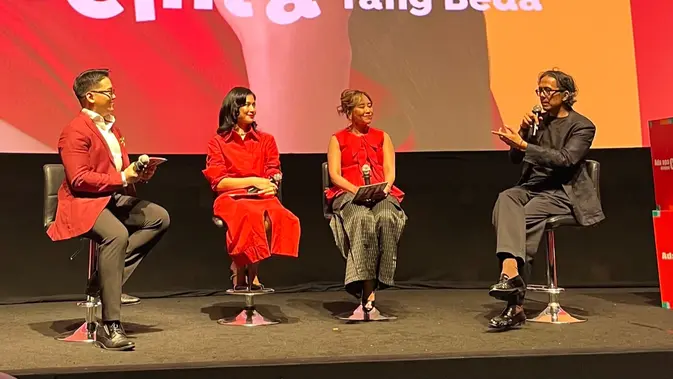 Dian Sastrowardoyo, Nuning Wahyuningsih, dan Teddy Soeriaatmadja dalam konferensi pers Bahasa Cinta yang Beda di kawasan Jakarta, (11/9/2026). (Liputan6.com/Afradhiya N. R)