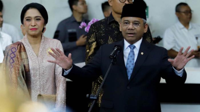MENKEU BARU - Menteri Keuangan Suahasil Nazara menyampaikan sambutan usai dilantik menjadi Menteri Keuangan didampingi Wakil Menteri Keuangan Juda Agung (kanan) di Kementerian Keuangan, Jakarta, Kamis (14/9/2026). Presiden Prabowo Subianto resmi melantik Suahasil Nazara sebagai Menteri Keuangan menggantikan Purbaya Yudhi Sadewa.